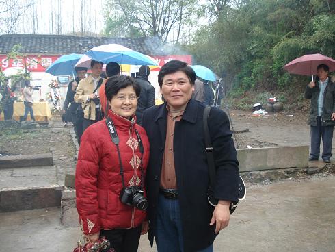 左：徽州女子，右：丹山碧水