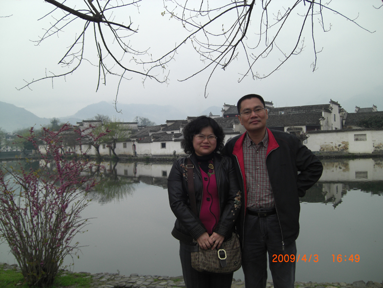 东哥和昭梅妹妹在南湖留影