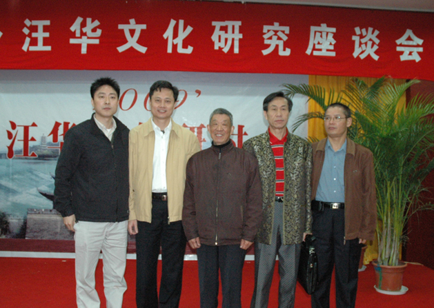 与明裕会长合影。左起号军、科元、会长、太源、汪俊