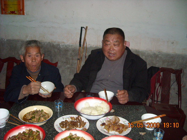晚上在叶集镇平岗乡芮祠村汪诗华[89世]家吃晚饭