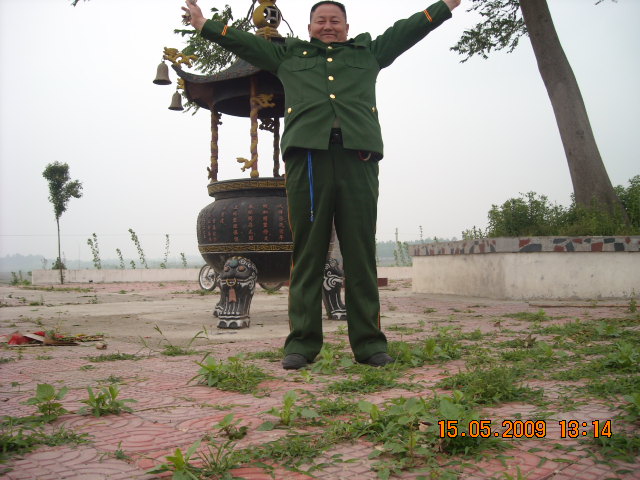 傻小子今天好高兴