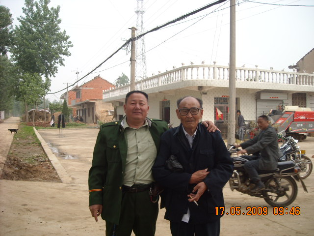 胖子道生在霍邱与白莲乡汪春云[92世]，长塘村小铺组叔叔今年84岁：8个4男4女