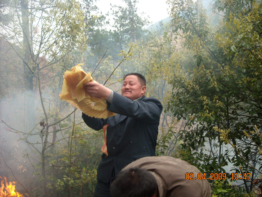 开国公后裔在湖北罗田石桥铺镇胖子道生笑得多开心