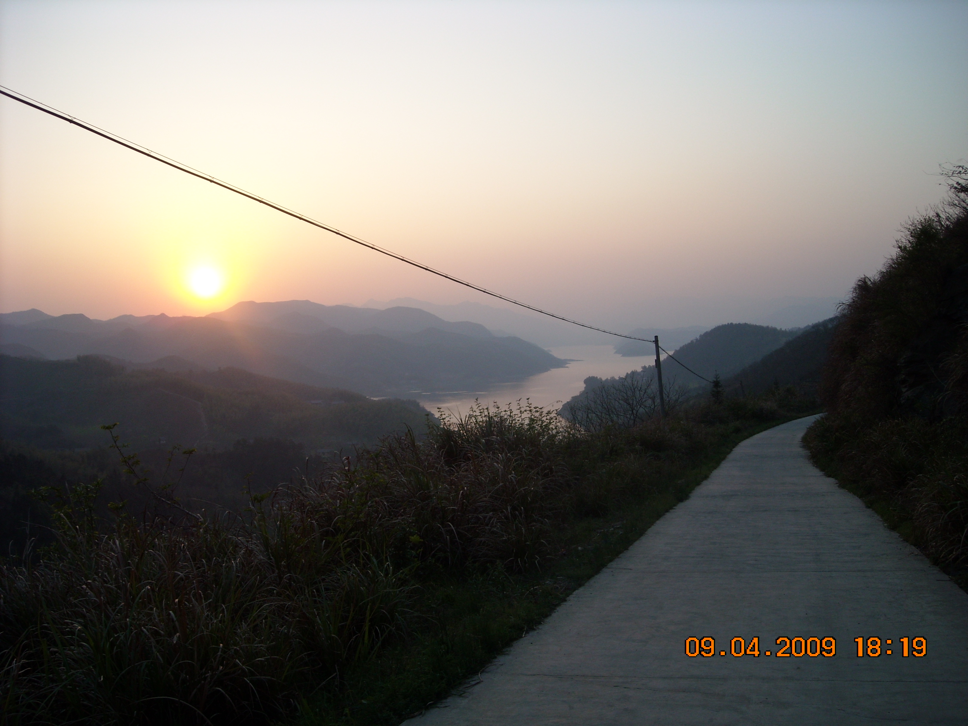 前面得还长着呢！等着胖子道生去联谊！