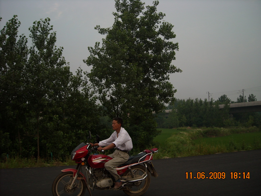 晚上我和汪显丰[91世]去六安市里找他二哥汪显海修祠理事长