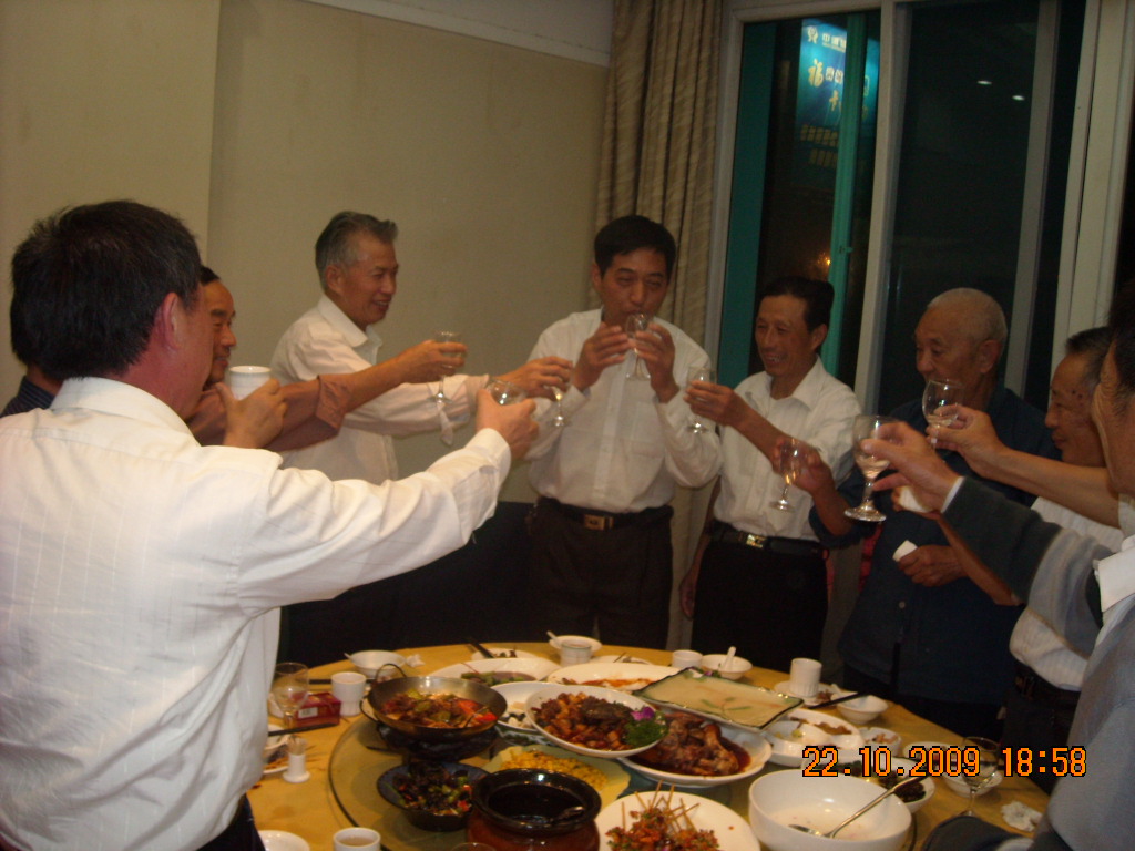 大家共同干杯祝合谱成功