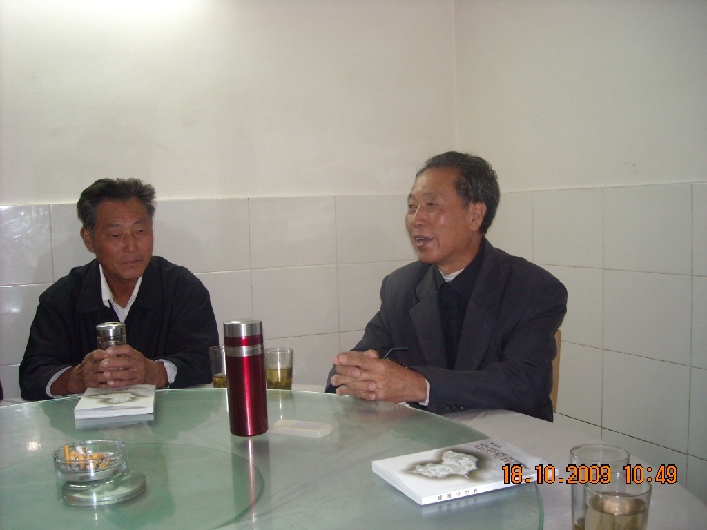 会长汪光福总结了越国堂一年联谊工作