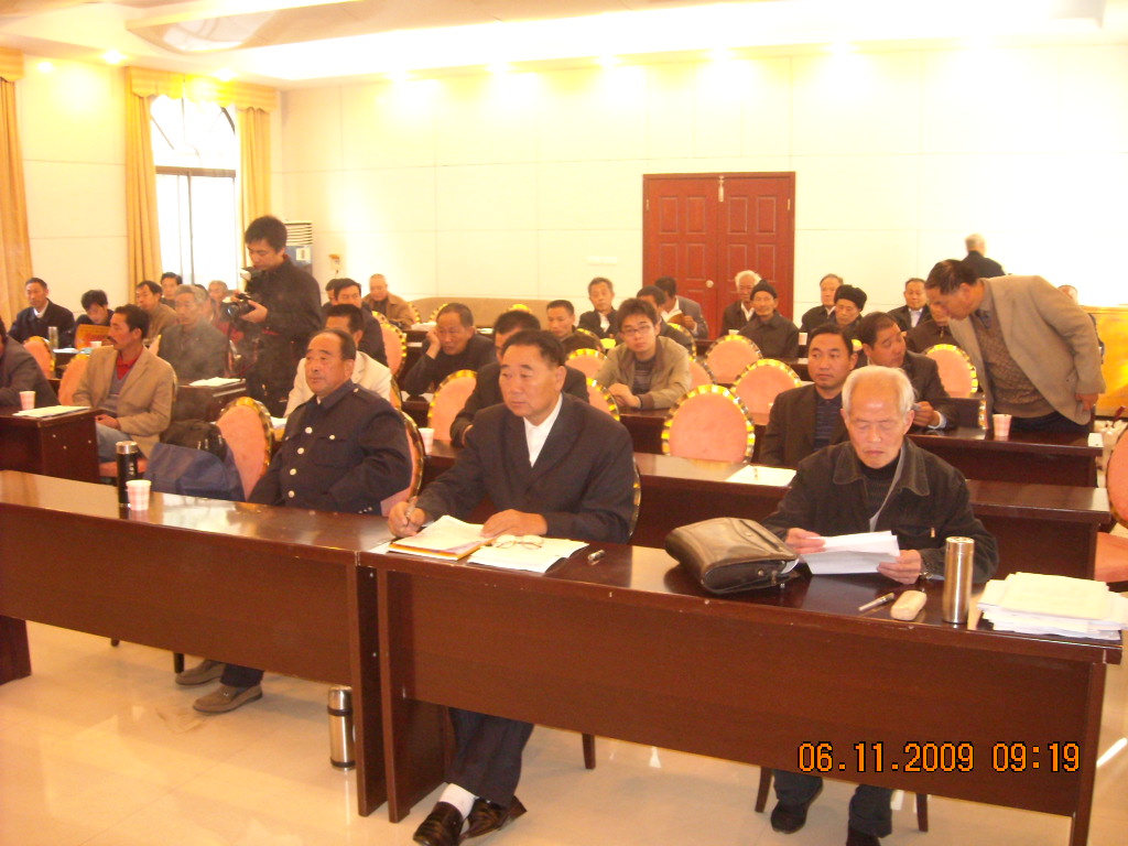 达梧本家介绍去、太湖、红安两县宗谱庆典及宗亲联谊等做了发言