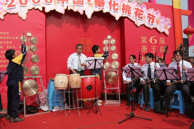 整齐划一的双十面锣