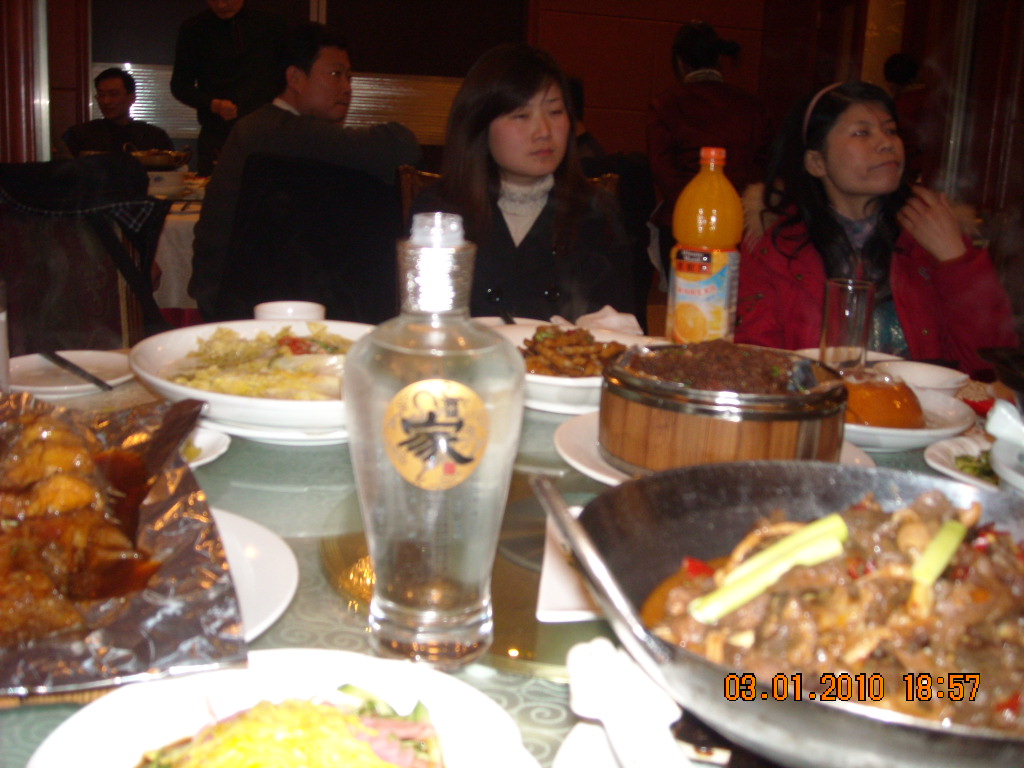 今晚喝的是[家]酒，让大家喝在心里有了家的感觉