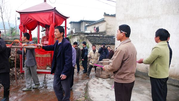 烧个香，送一程。