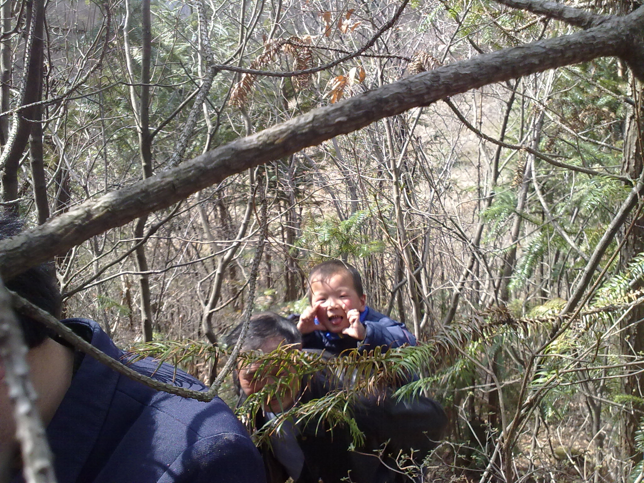 侄儿在叔叔背上