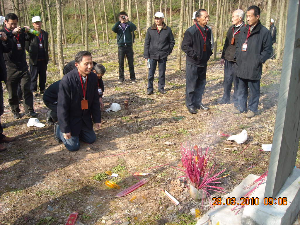 汪济先生三跪拜