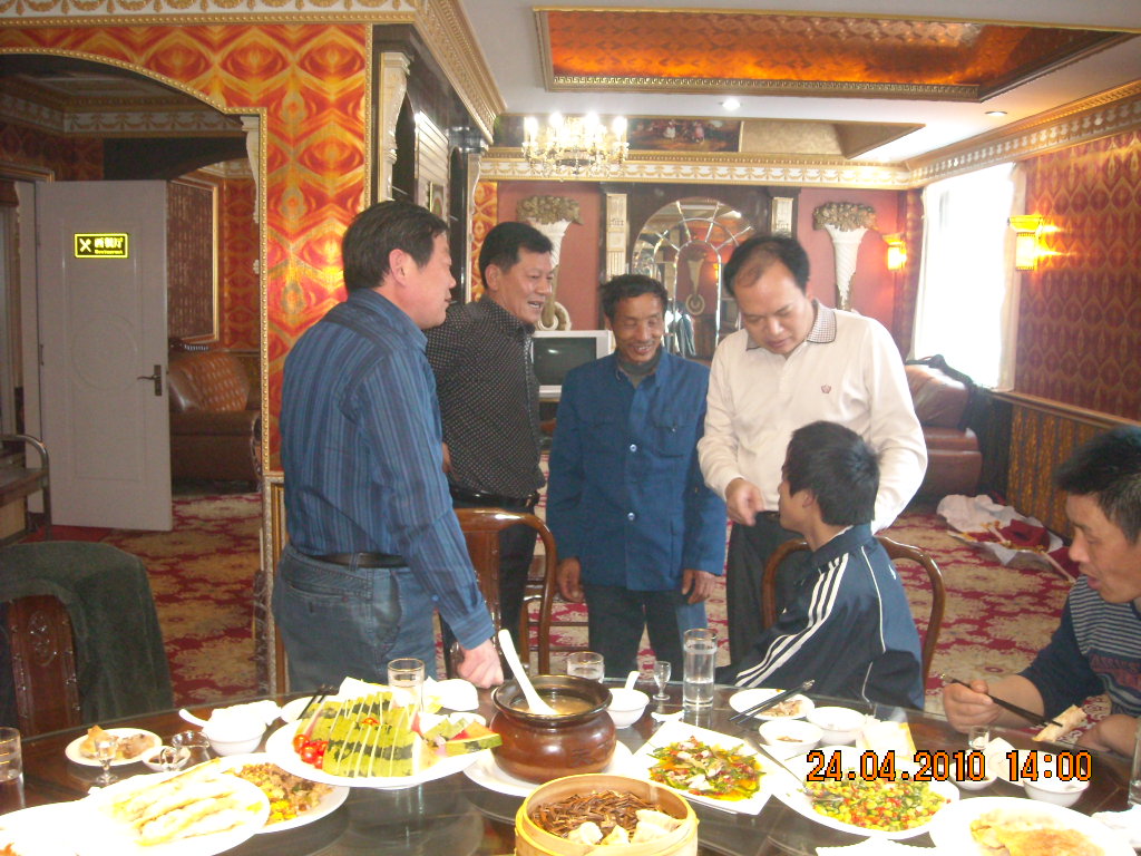 明立本家与从宏说：孩子不容易回家好好干，以后要回报社会回报汪氏家族