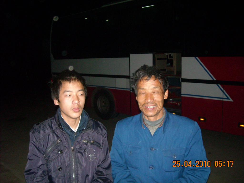 道生胖子完成了艰巨任务，把汪从宏父子在四月二十五日早上5点18分安全到家那！