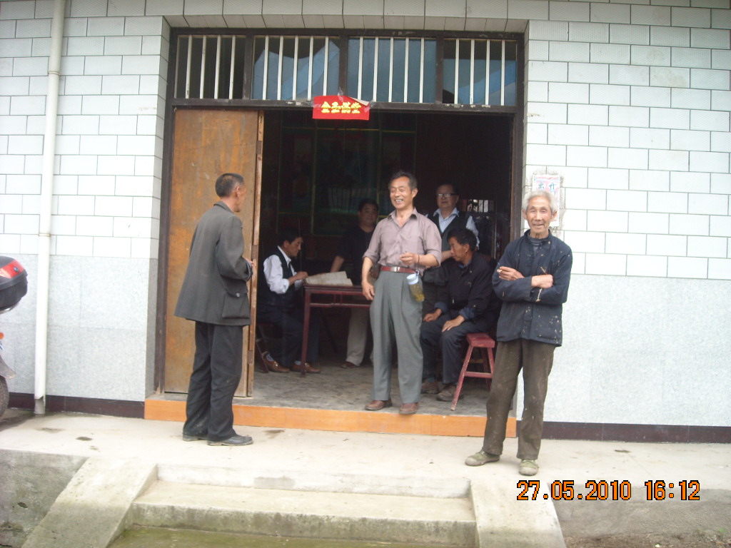 达群非留我们在他家吃晚饭过夜