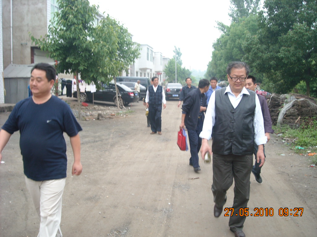 刚下车就赶去看老谱