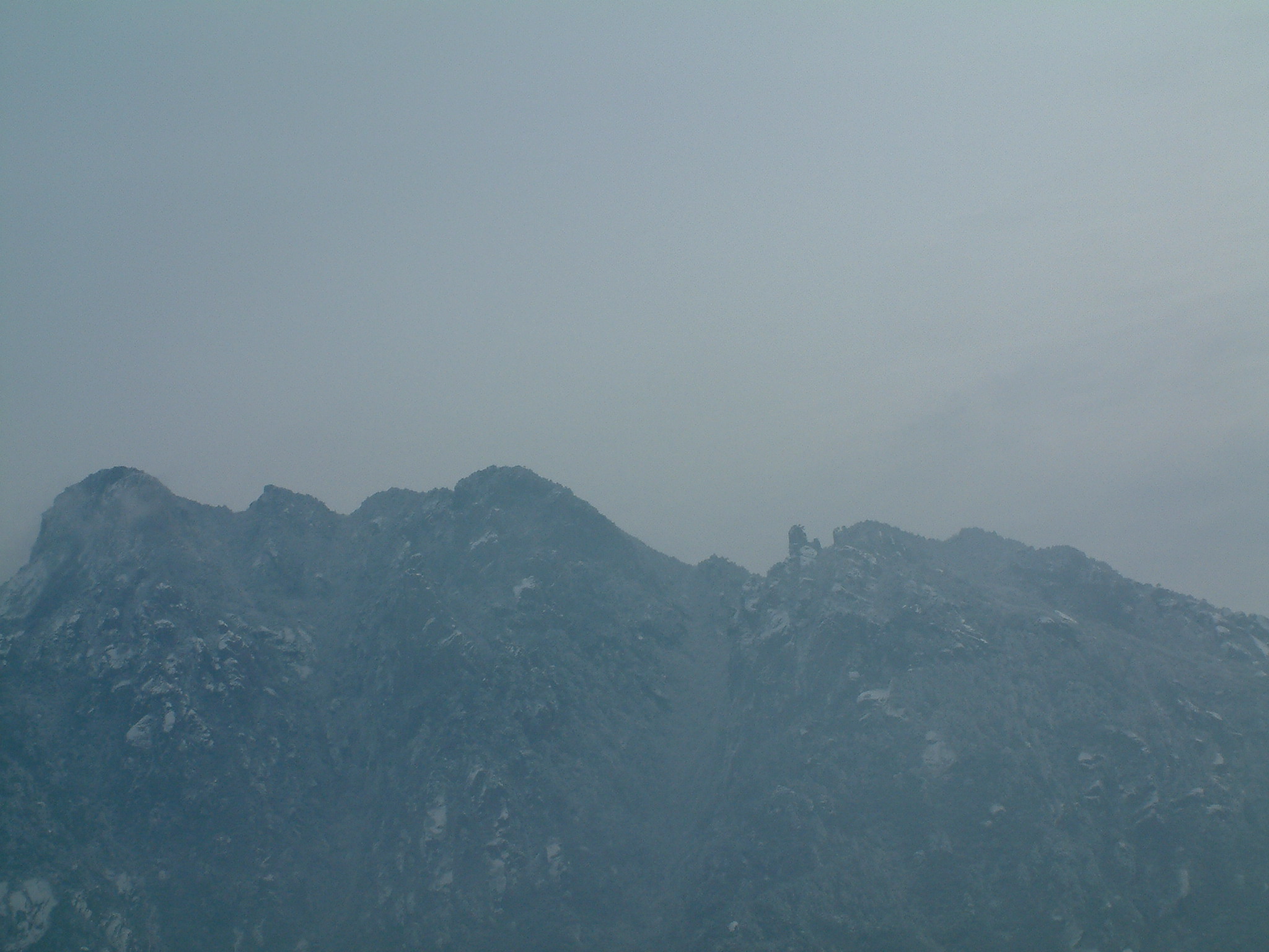 2004年2月，阴天远景 睡佛脸