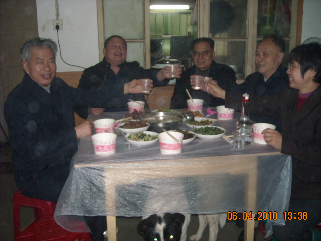 我去汉阳访亮翁时,振耀先生专程一百多里来会我，还一起吃饭太荣幸那