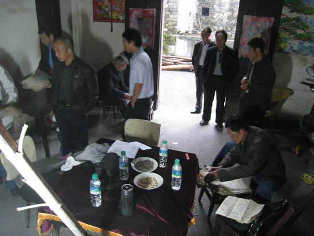 大家都在为拍照努力工作