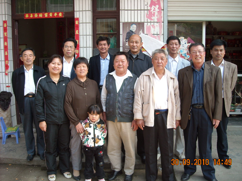 太湖宗亲与汪华联、汪华军、汪丛厚一家、合影！