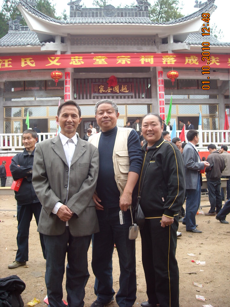 留影纪念百本书已抢购而空