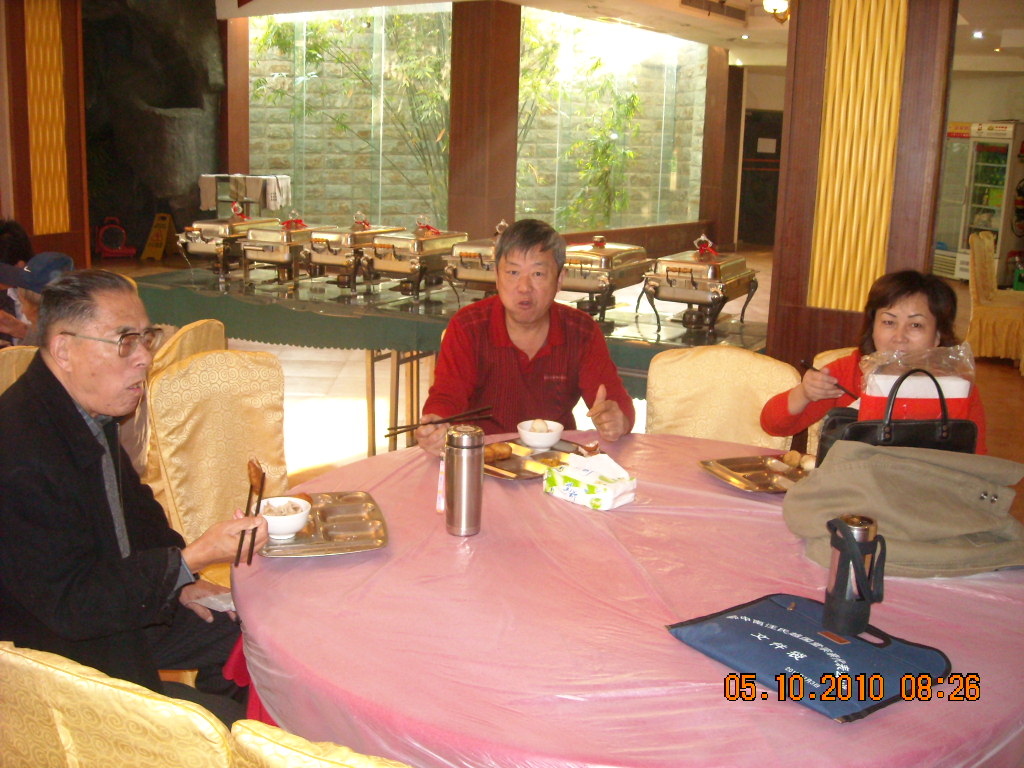 六年前被医生诊断只有三个月病人----汪振耀老人[为叙汉阳家谱到处奔走，祖宗保佑]吃的多香呀！