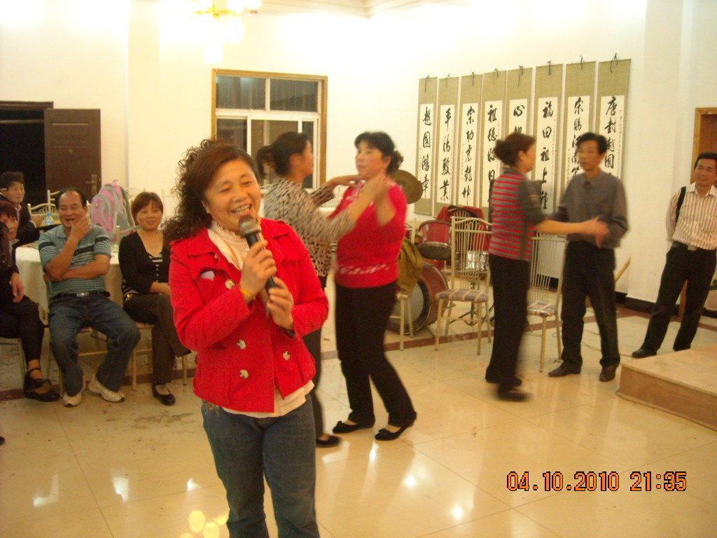 汪作汉夫人郭满华一首[木棉花春天]展现汪家媳夫风采