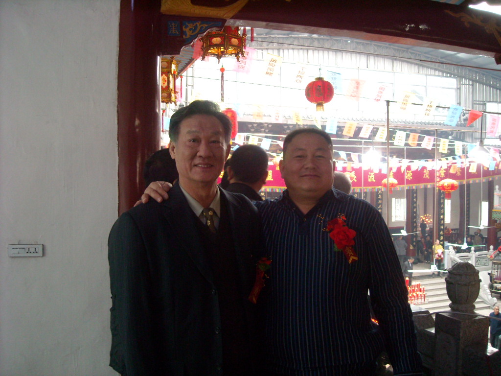 我与黄山汪华文化研究会名誉名长汪江淮合个影