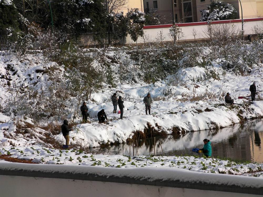 雪地钓鱼.JPG