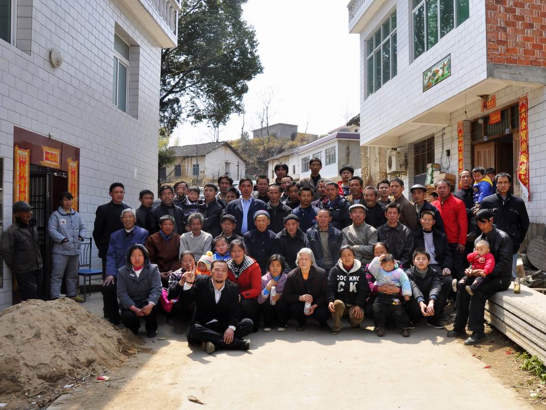 福一公玉珑股参与出谱仪式代表全体合影