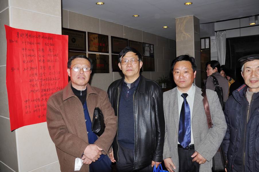 皖西南代表与秘书长合影