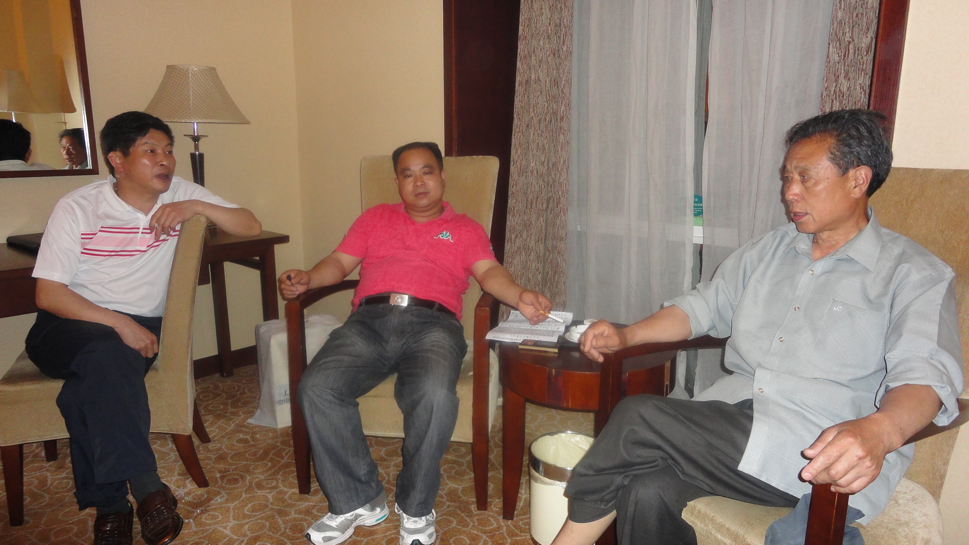 夜深了大家没有一点睡意