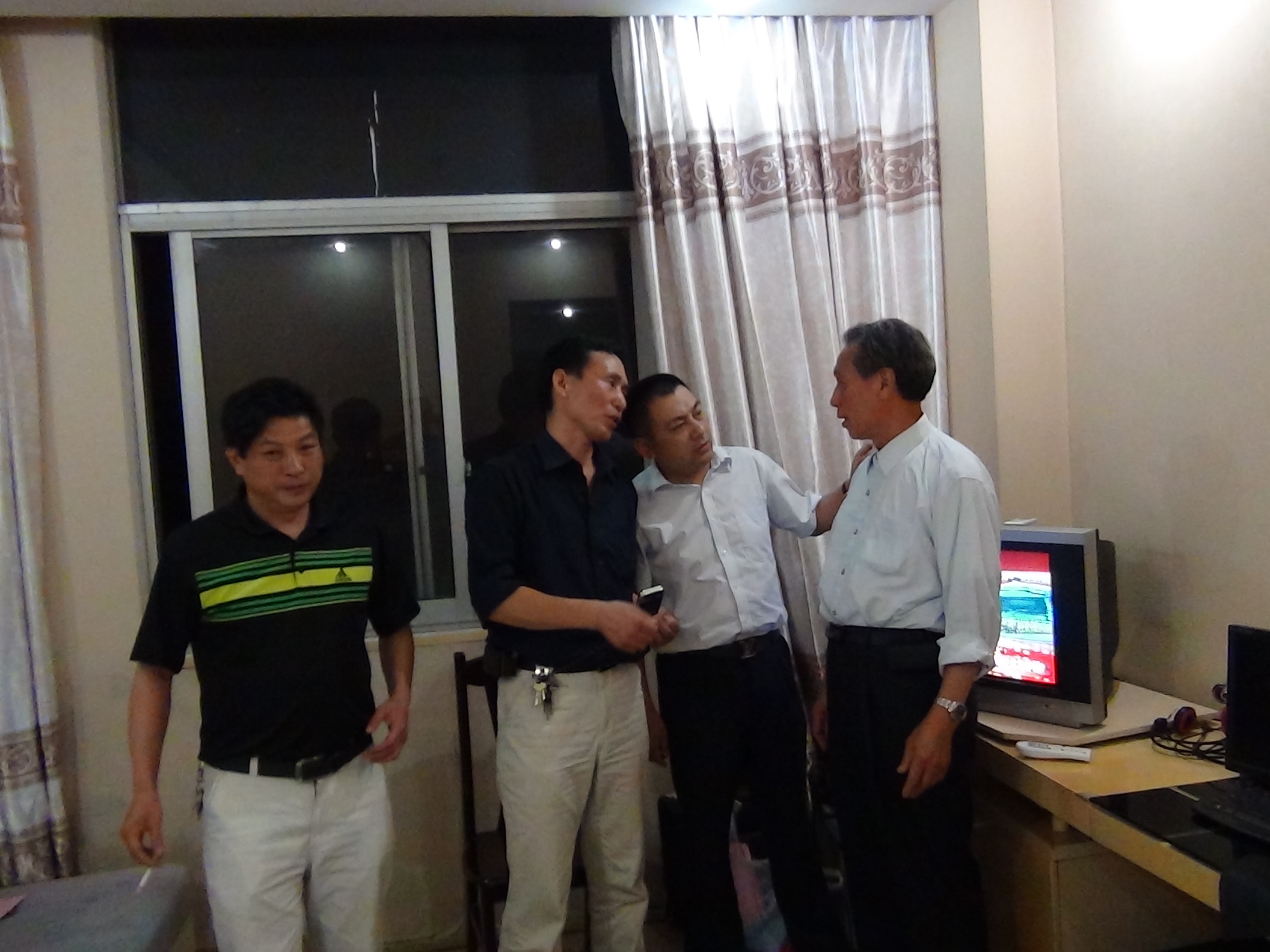 感谢德运董事长来固始给光福会长买块时间表，让会长注意时间保护好身体，更好为汪家多做一些事情！