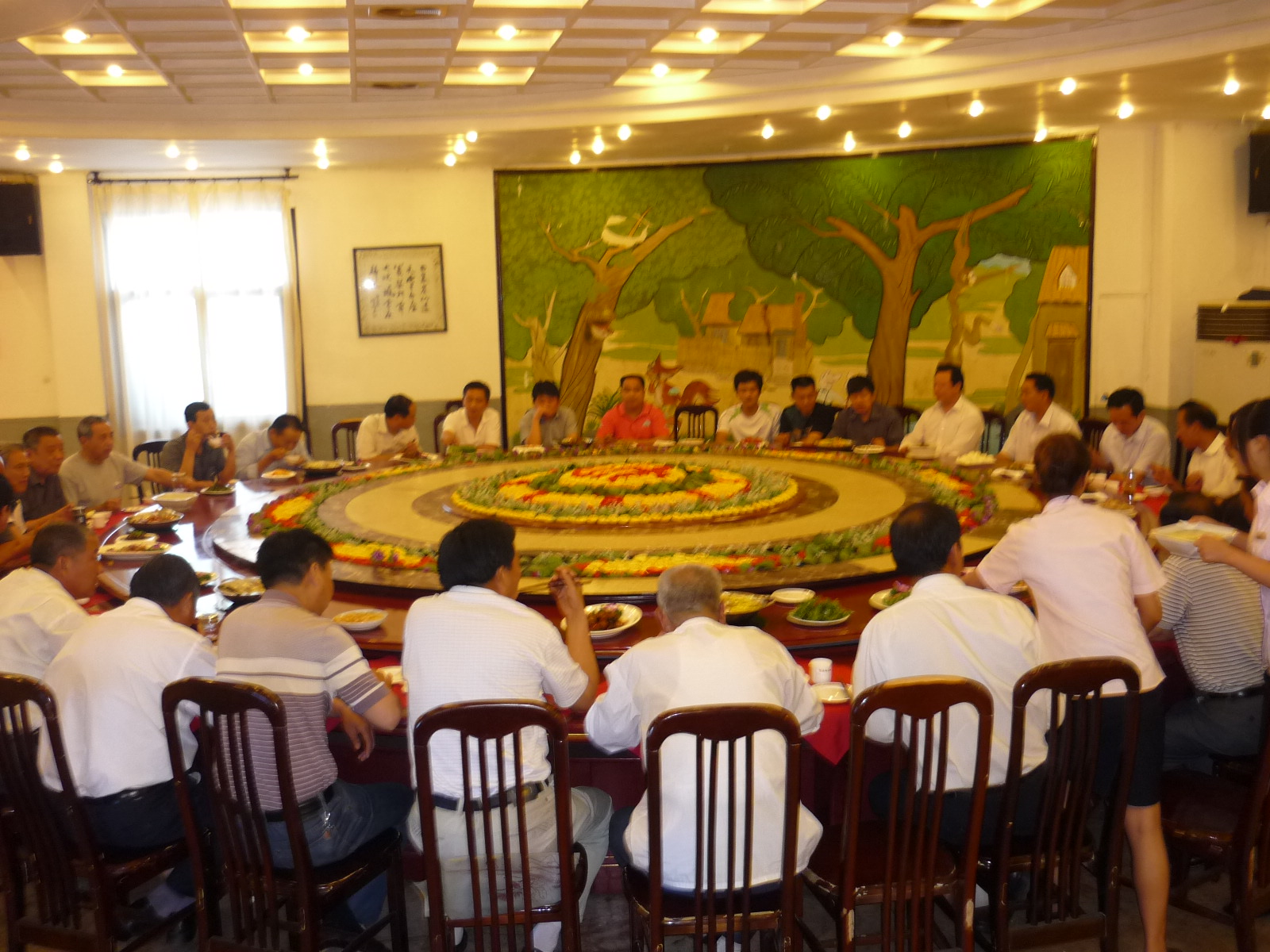 33人中午大聚餐