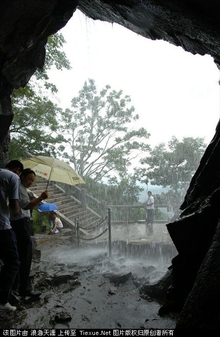 从水帘洞里往外看