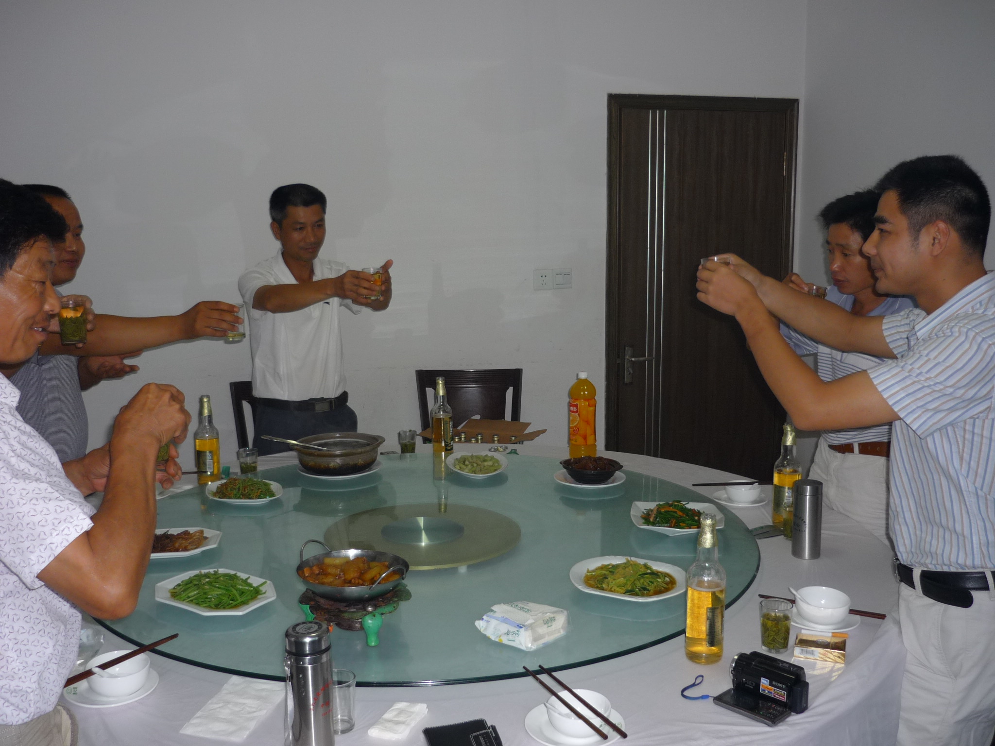 好亲切呀!一家子