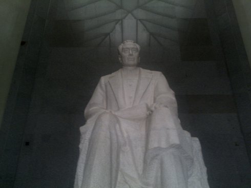 大厅里的塑像，汉白玉来自北京房山。.