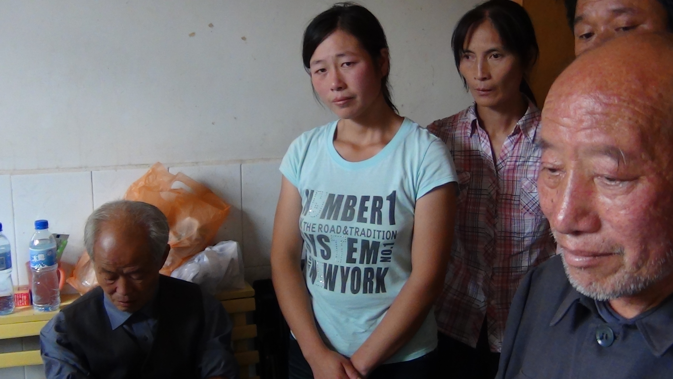 上午10点钟去青山医院看望病人----亲人妻子[王云24岁]眼泪快出来了