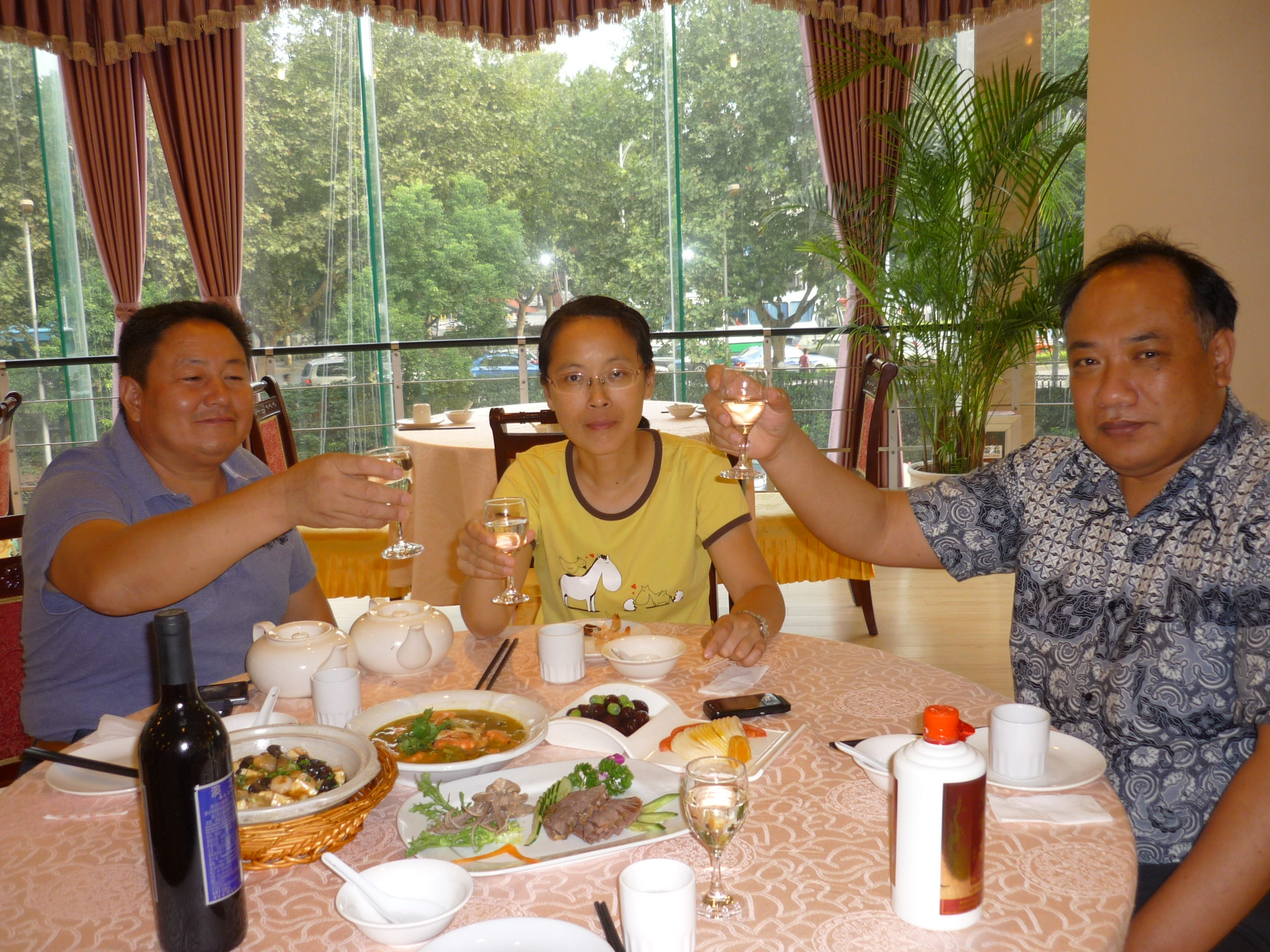 宗先生和夫人我们三人都是属兔的四十九岁