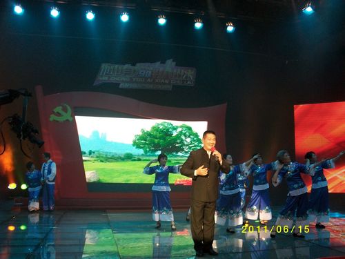 带领大陈老人参加演出