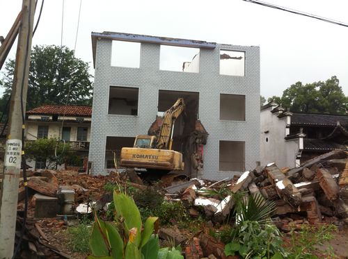 祠堂门前建筑拆除完毕