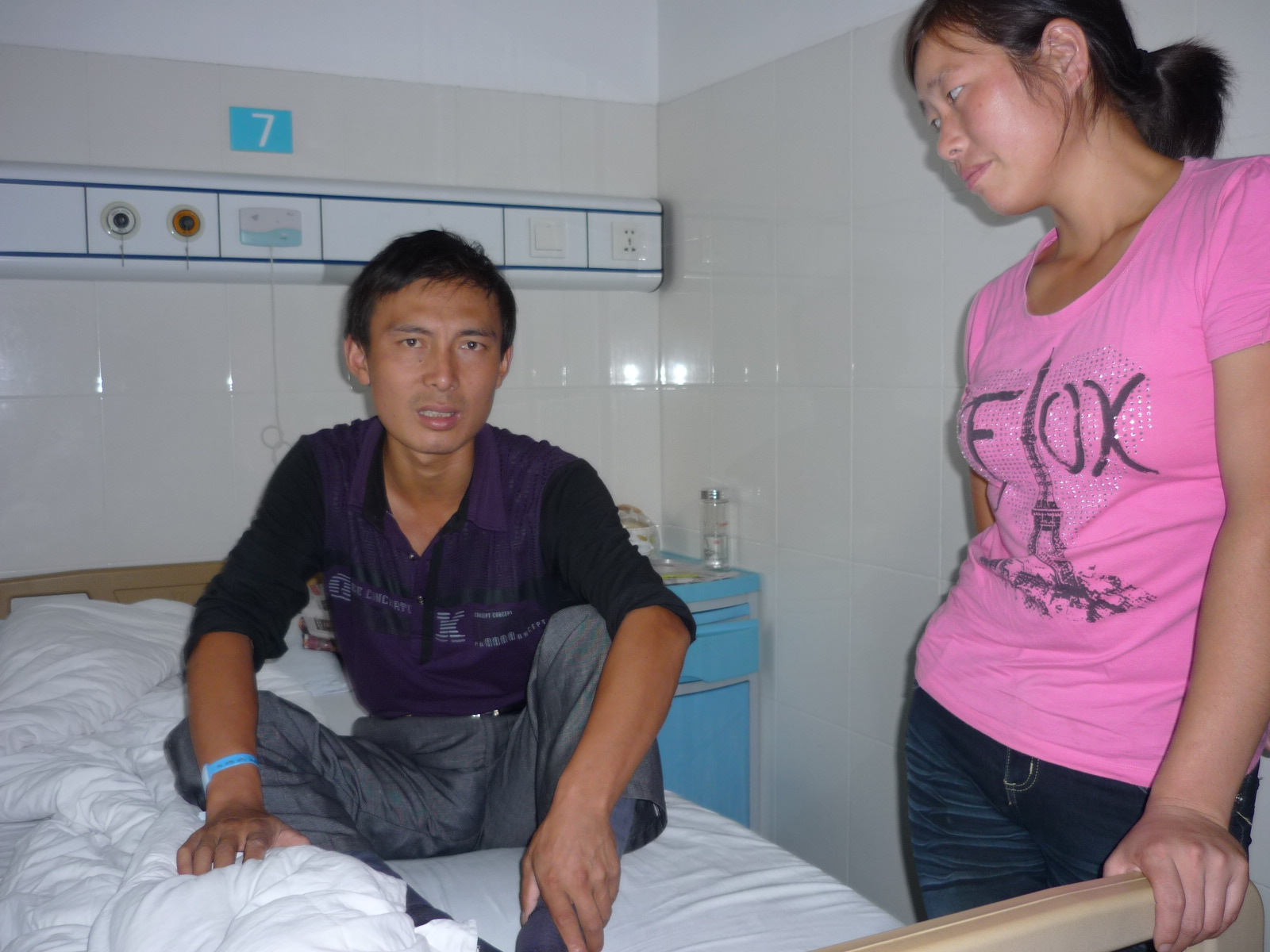 宜杰在病床上好期待眼神,让我想了很多-------