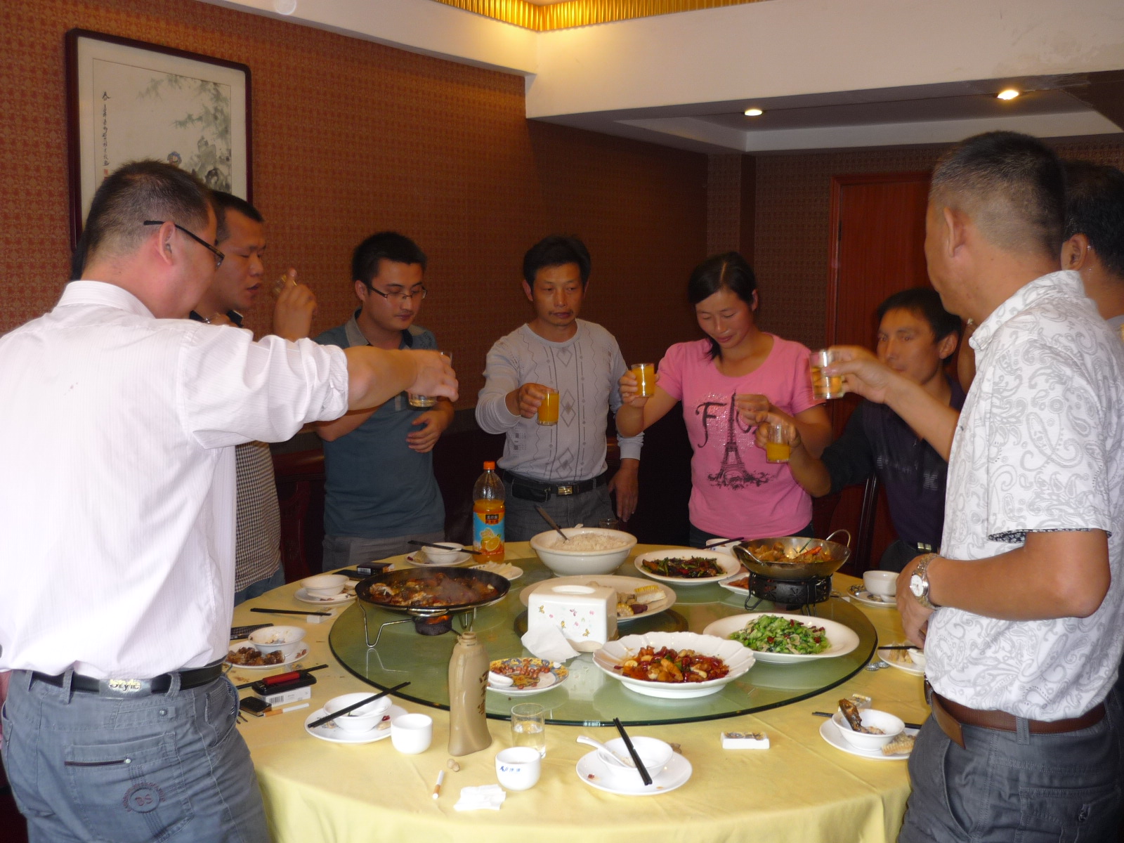 汪氏一家亲,有难共甘苦干一杯