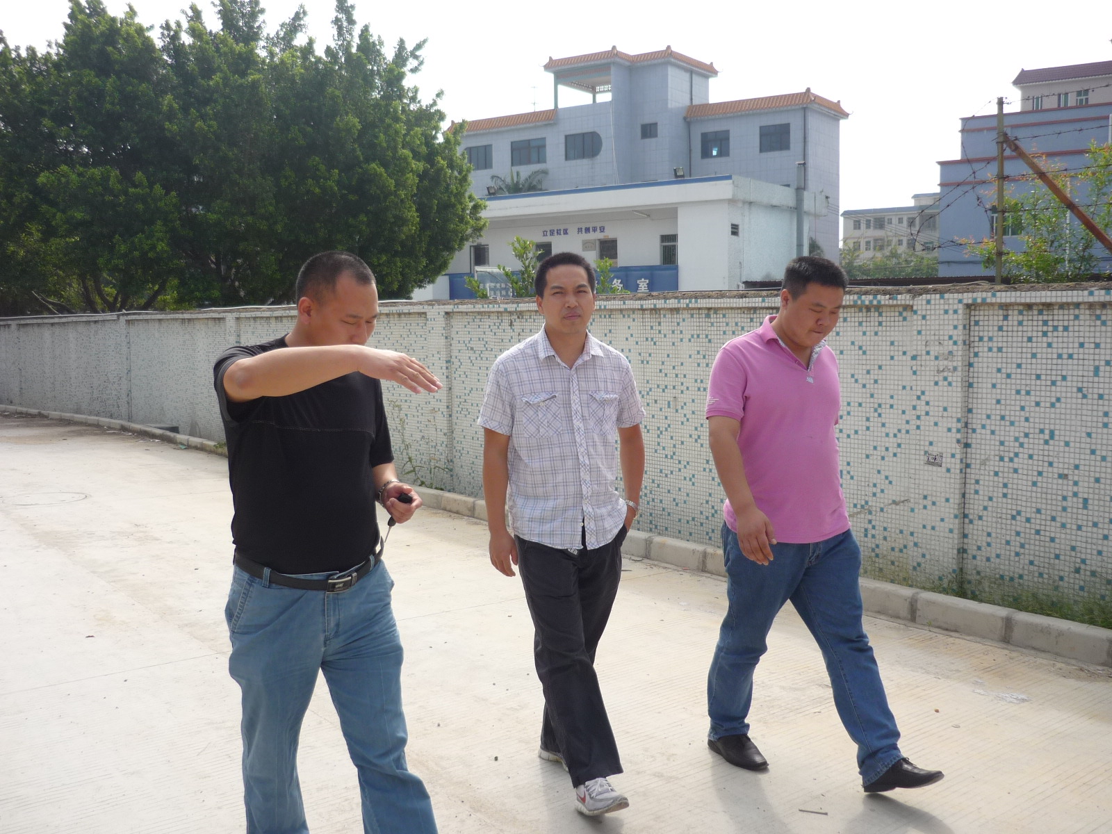 上午11点田心村村长汪春强带我们走进村里