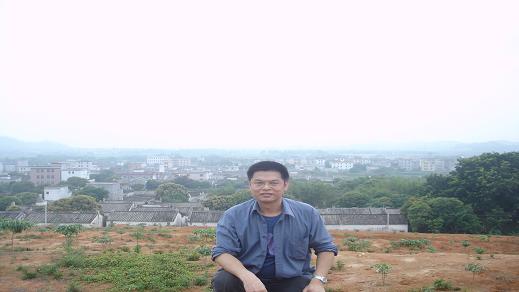 美德村中部留影