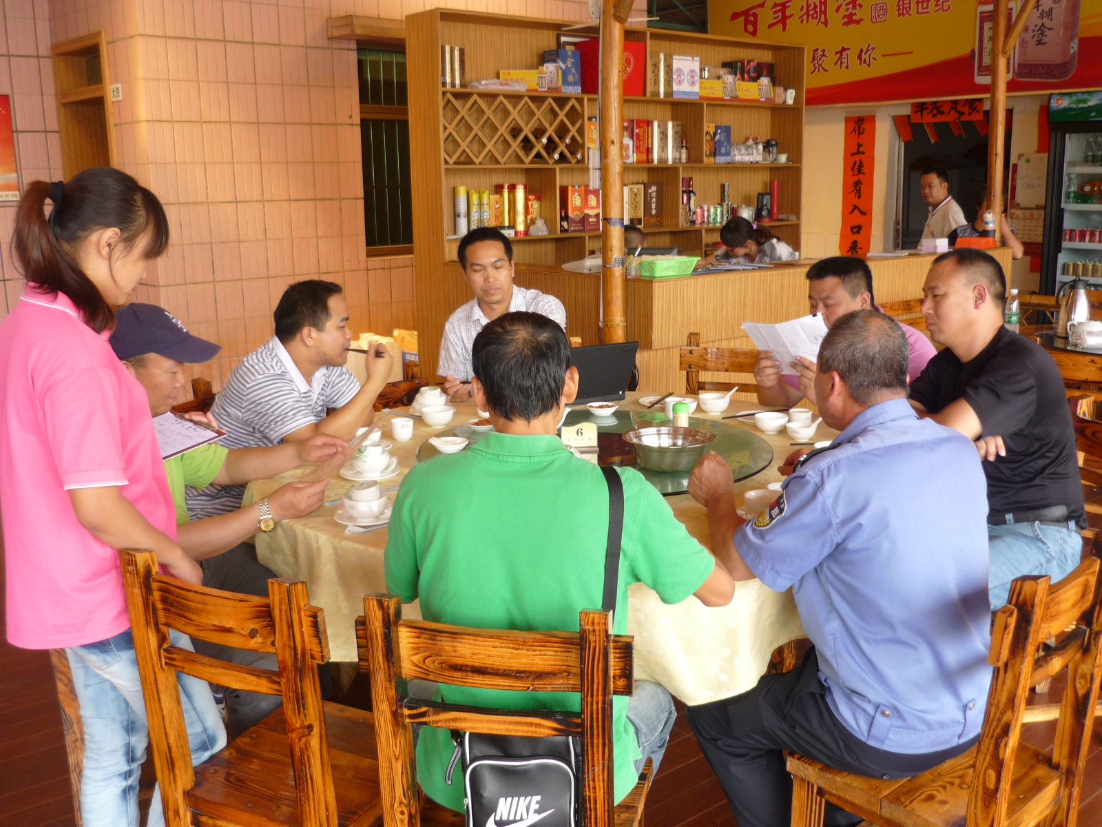 中午在榕树下农庄召开筹备会