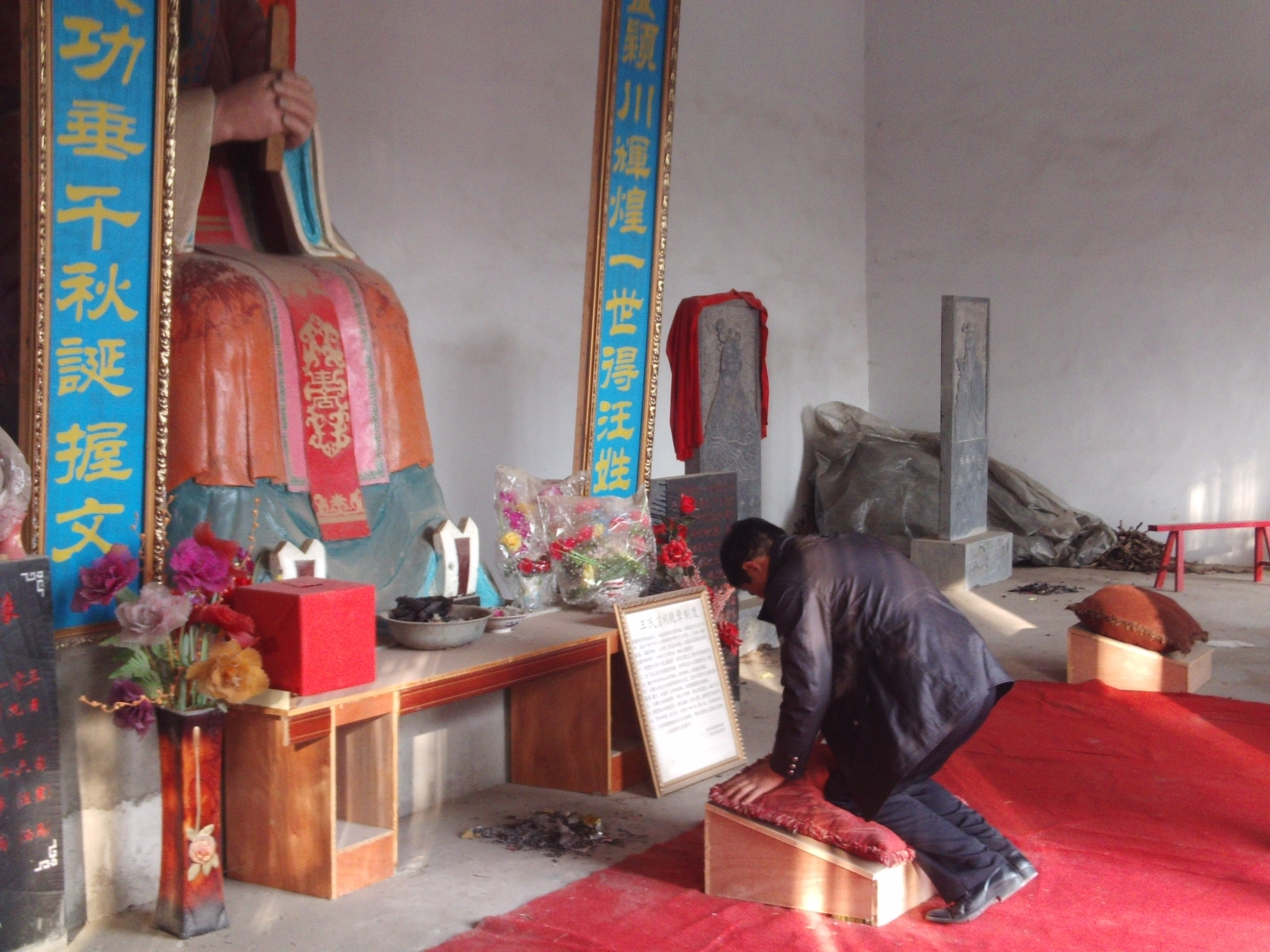 我在祭拜颖川侯