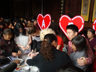 杨迪村民一家亲