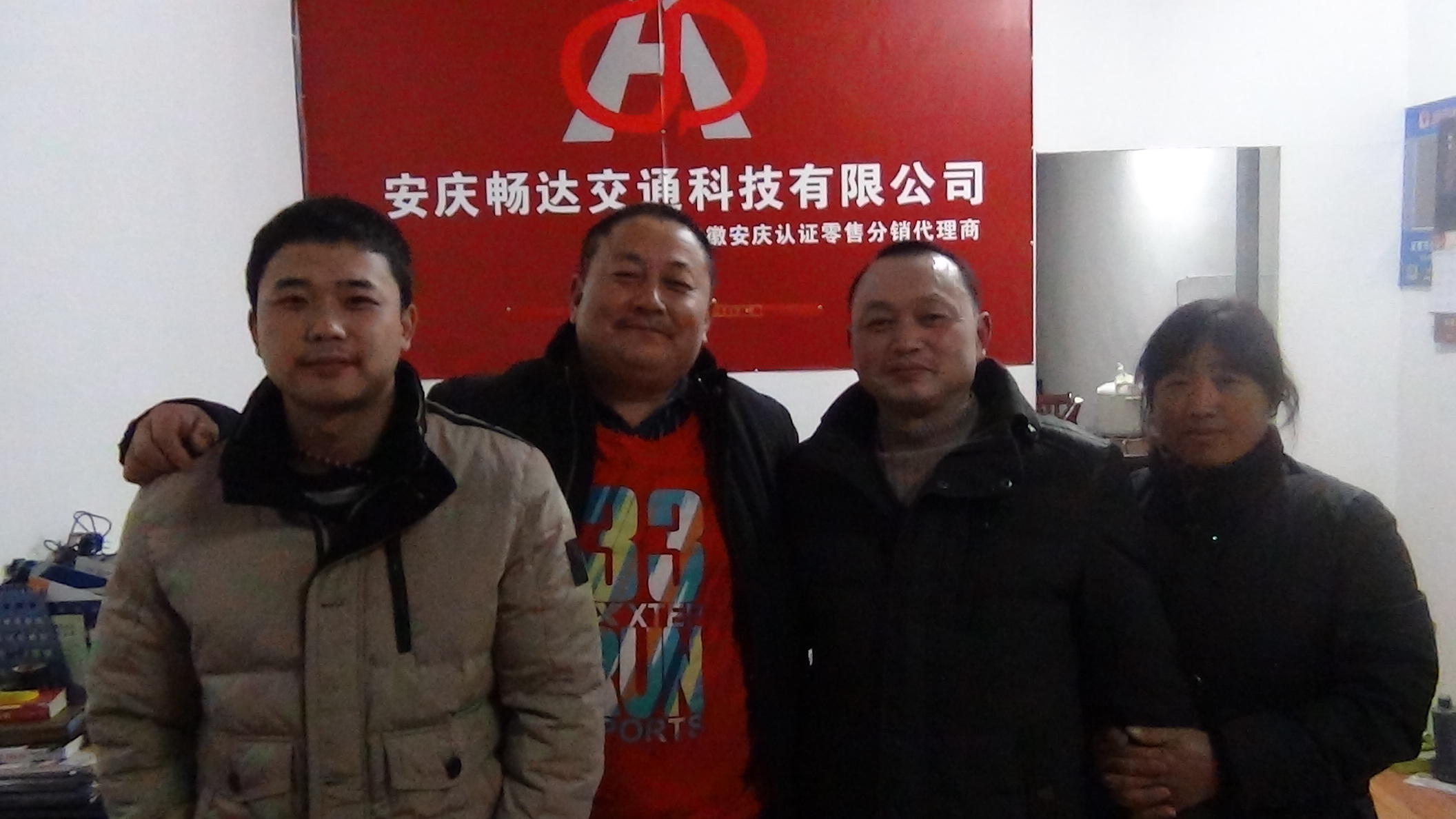 与汪稳安叔叔一家合影